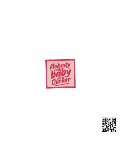ETIQUETA PARA COSER "NOBODY PUTS BABY IN A CORNER" - CUADRADO 3,5CM | BH486123